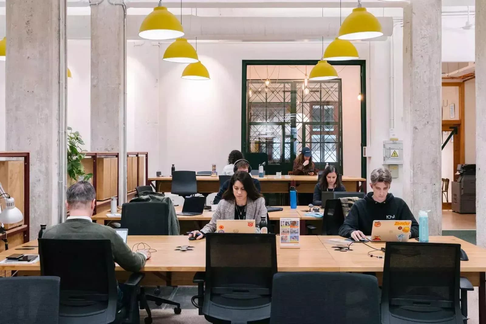¿Dónde trabajar sin interrupciones? Espacios con Planta Eléctrica y Buen Internet